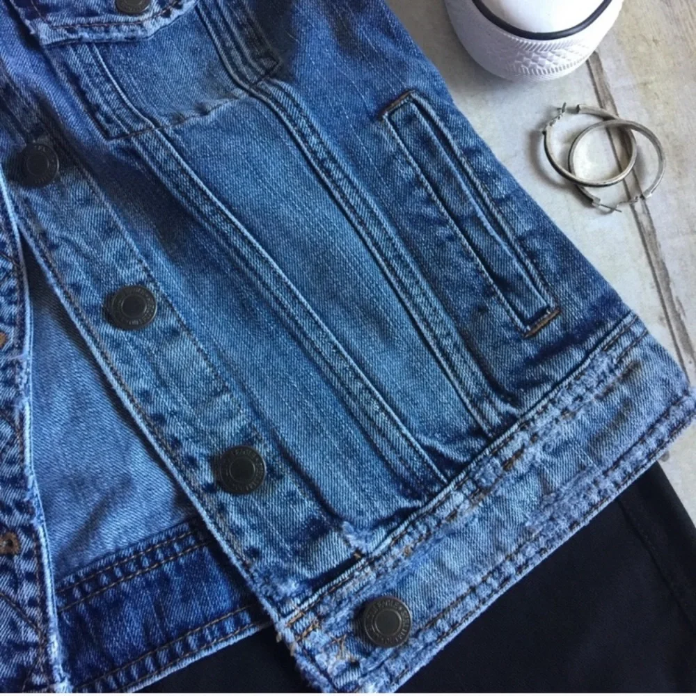 American Eagle Destroyed Patch Denim Vest - Picture 6 of 7